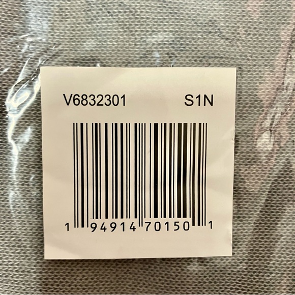 Vince Camuto NWT solid knit wrap scarf gray - Picture 5 of 7